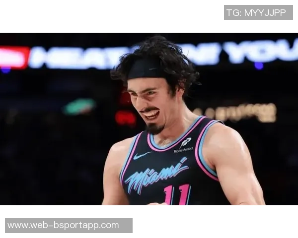 哈克斯因脚踝扭伤提前退场明日背靠背能否出战待定