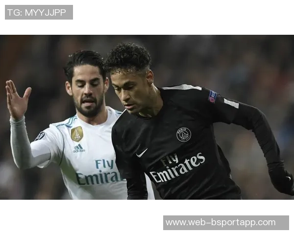 巴黎新赛季第四款球衣发布黑色主调搭配炭灰与玫瑰色渐变设计