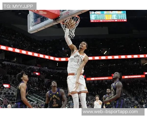 文班亚马全场数据耀眼却失误频繁13投7中斩获27分11篮板4助攻3抢断1盖帽