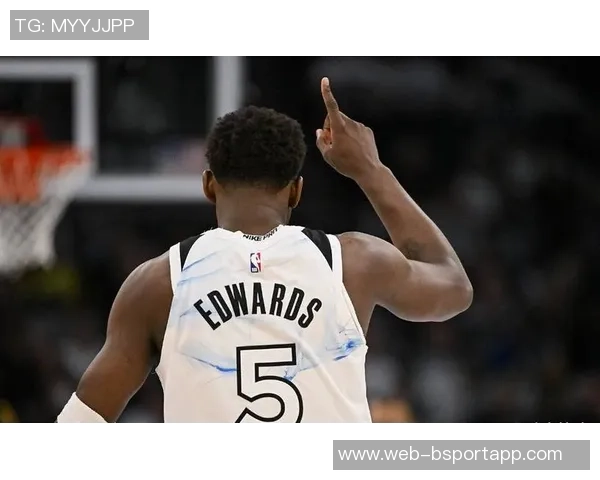 爱德华兹首节状态火热5投4中三分命中率高达60斩获14分