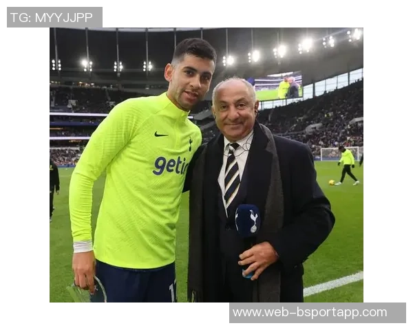 谢林汉姆称赞热刺中卫组合范德芬与罗梅罗为英超顶尖之选