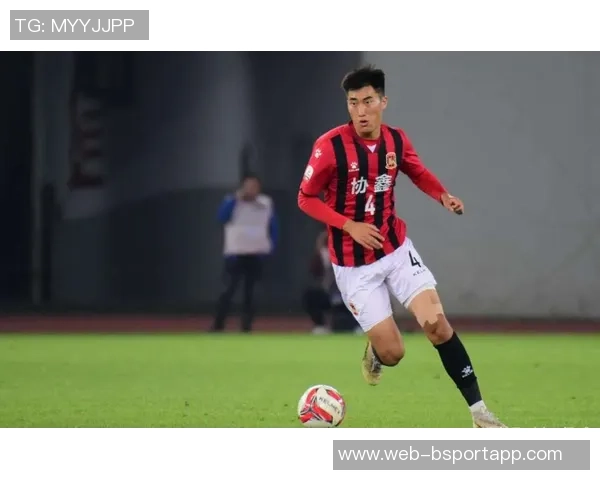 尤文图斯球探亲赴现场考察埃尔切年轻中前卫罗德里戈门多萨表现