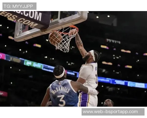 戈贝尔表现惊艳超高效两双数据14分12板1助2帽助球队获胜